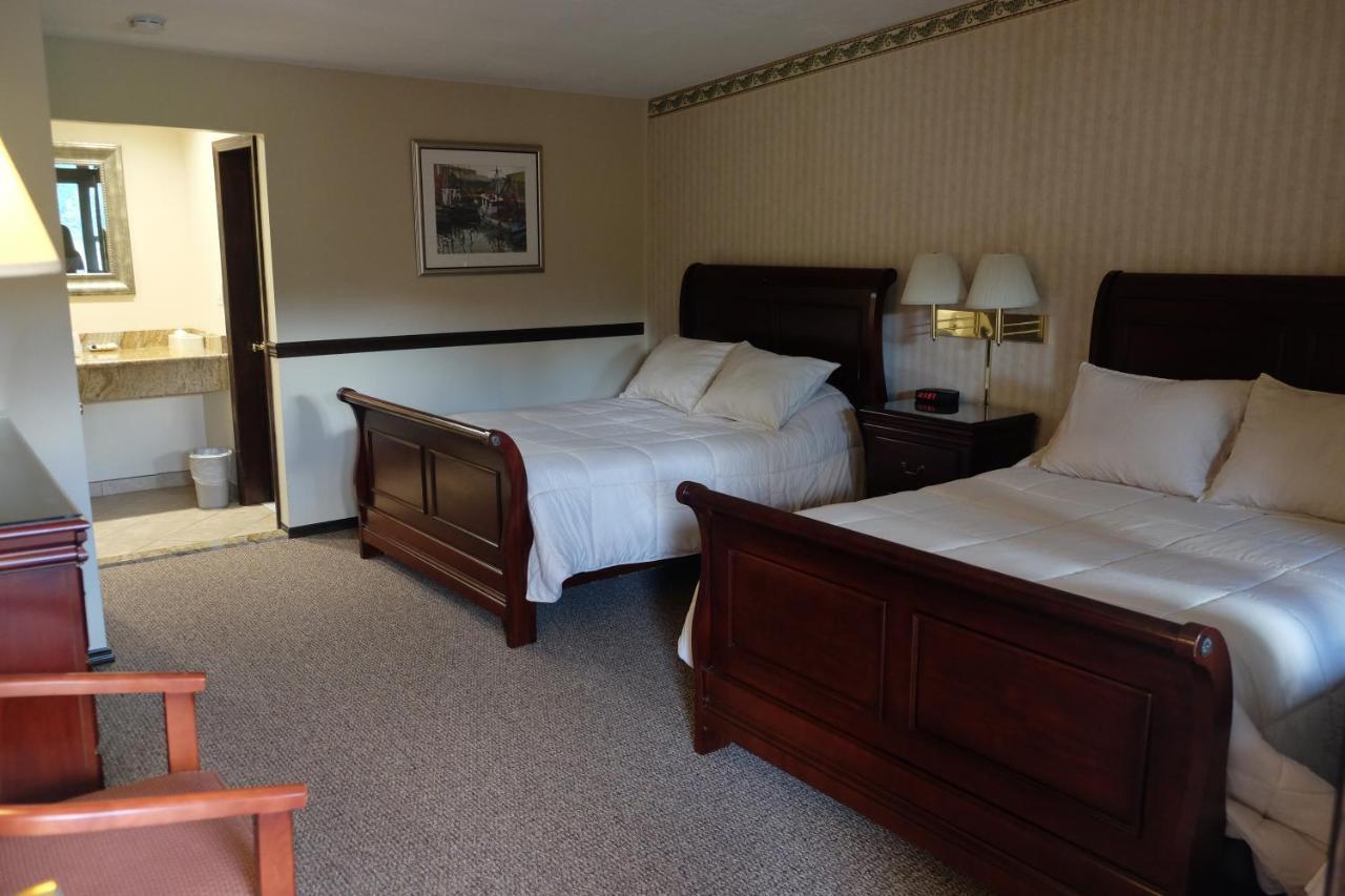 Chalet Inn & Suites Centerport Eksteriør billede