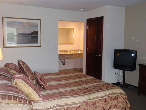 Chalet Inn & Suites Centerport Eksteriør billede
