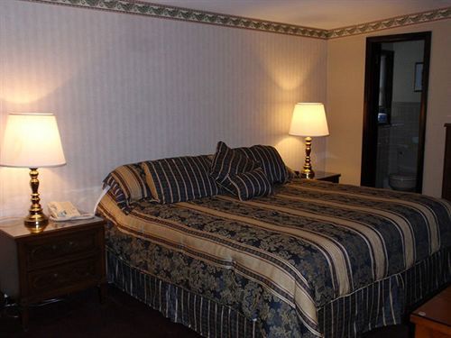 Chalet Inn & Suites Centerport Eksteriør billede