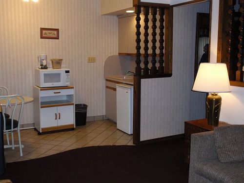 Chalet Inn & Suites Centerport Eksteriør billede