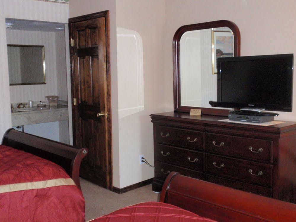 Chalet Inn & Suites Centerport Eksteriør billede